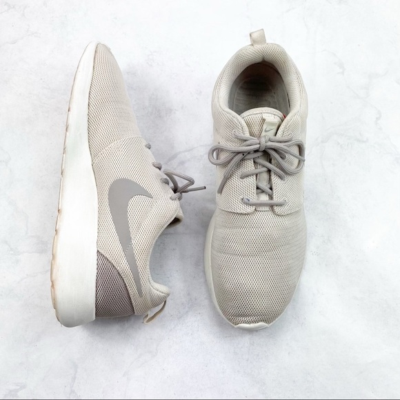 [Nike] - Picture 2 of 4